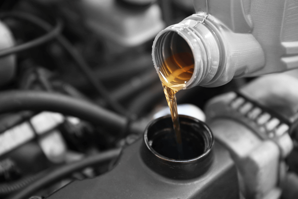 Pouring oil into the car’s engine